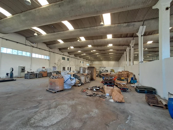 Armazém para Venda em Serzedo e Perosinho Foto 16