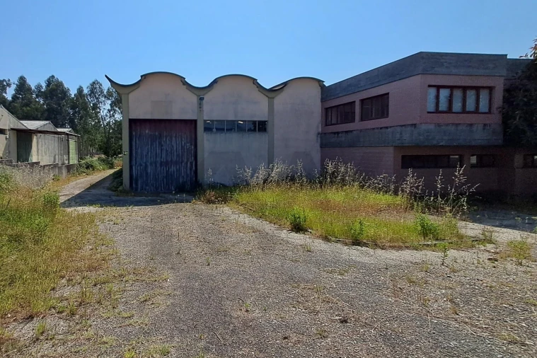Armazém para Venda em Serzedo e Perosinho Foto 4