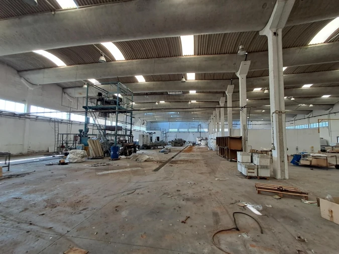 Armazém para Venda em Serzedo e Perosinho Foto 13