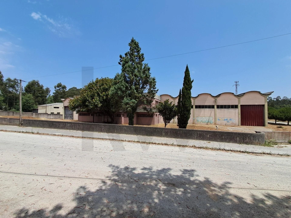 Armazém para Venda em Serzedo e Perosinho Foto 33