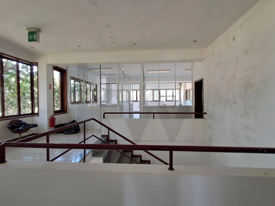 Armazém para Venda em Serzedo e Perosinho Foto 24