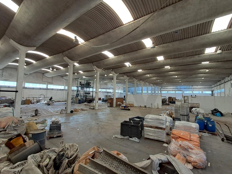 Armazém para Venda em Serzedo e Perosinho Foto 10