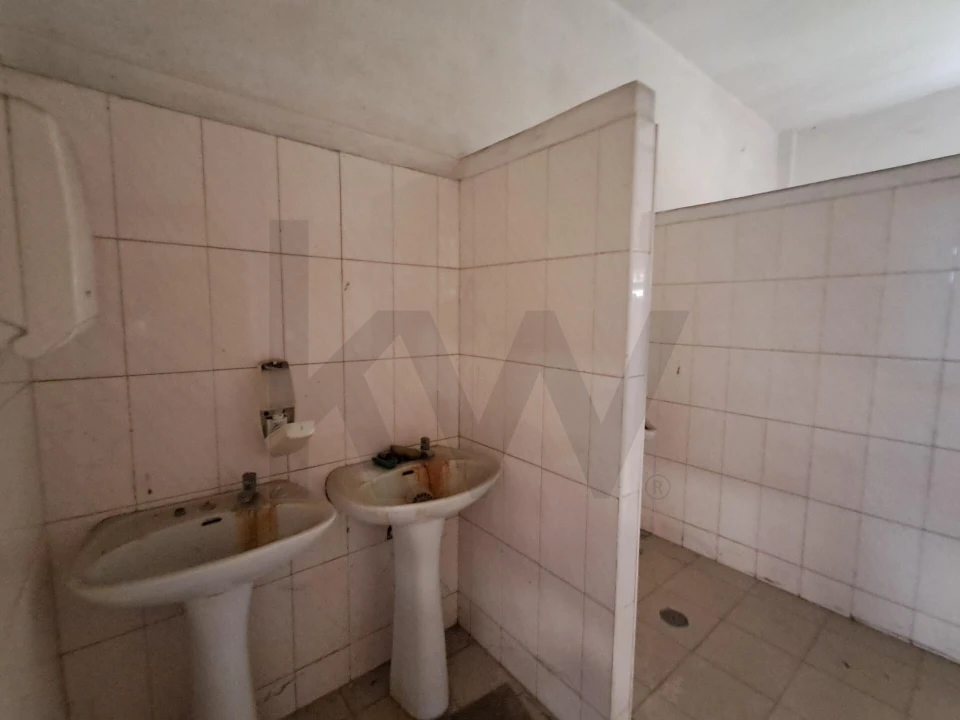 Armazém para Venda em Serzedo e Perosinho Foto 20