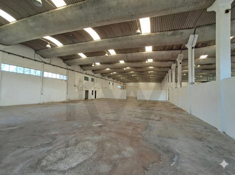 Armazém para Venda em Serzedo e Perosinho Foto 4