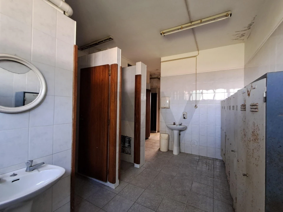 Armazém para Venda em Serzedo e Perosinho Foto 22