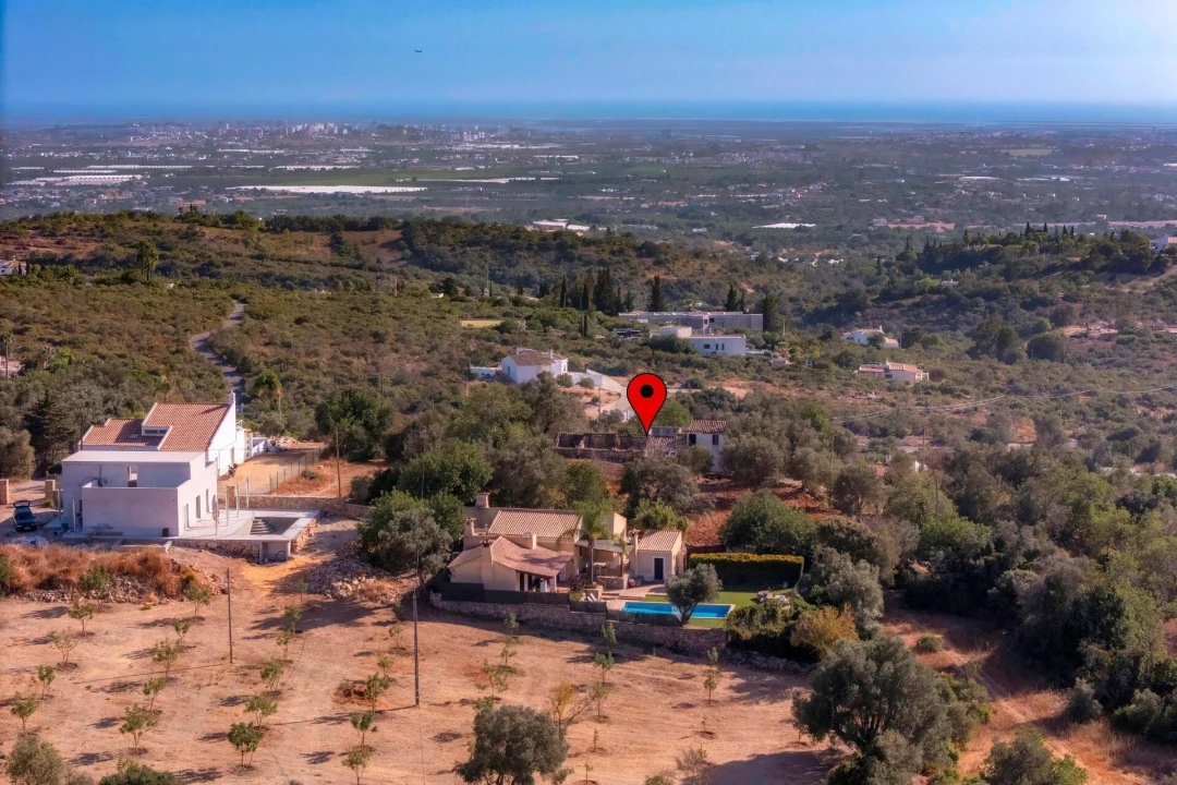 Prédio para Venda em Santa Barbara de Nexe Foto 8