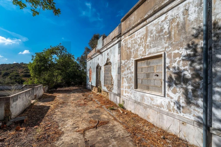 Prédio para Venda em Santa Barbara de Nexe Foto 5
