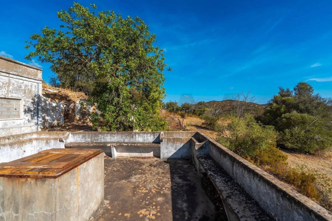 Prédio para Venda em Santa Barbara de Nexe Foto 6