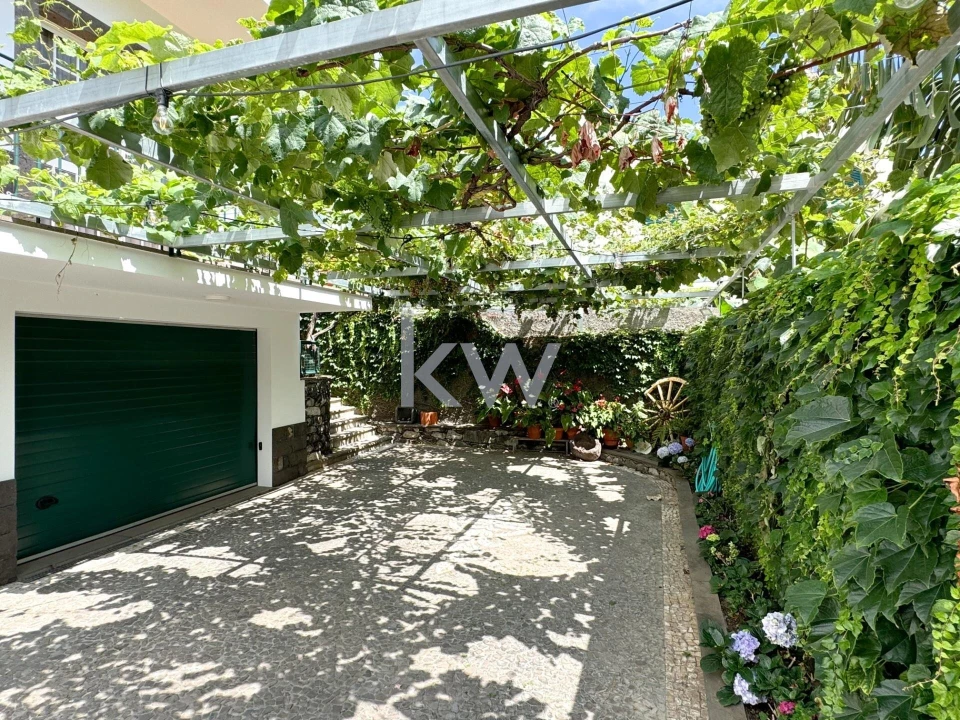 Moradia T3 para Venda em Camara de Lobos Foto 3