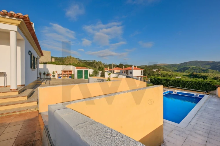 Moradia T3 para Venda em Azueira e Sobral da Abelheira