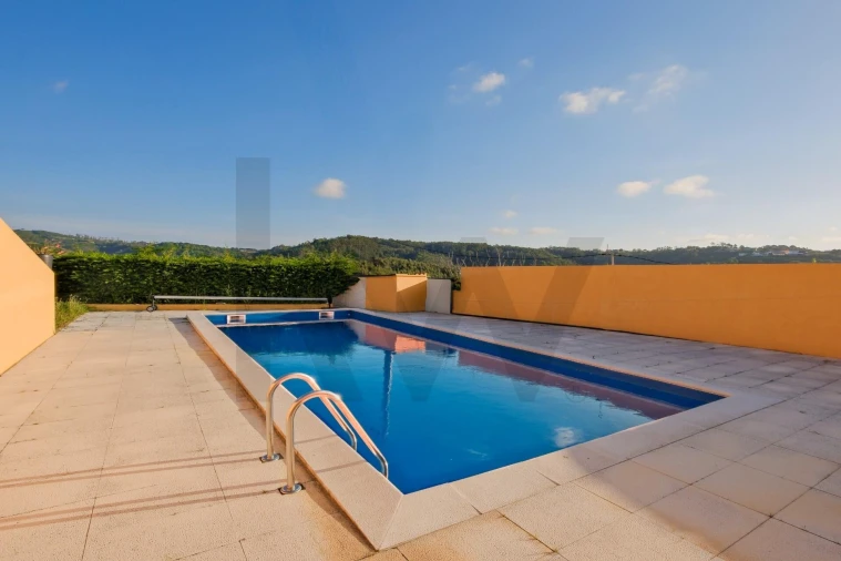 Moradia T3 para Venda em Azueira e Sobral da Abelheira Foto 9