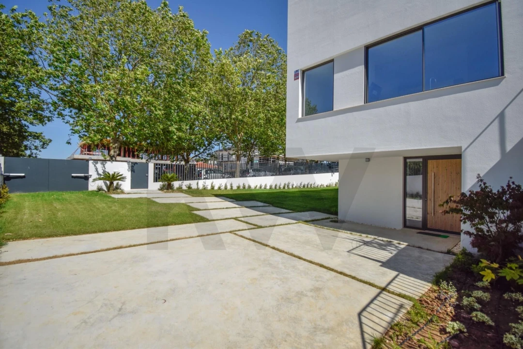 Moradia T5 para Venda em Barcarena Foto 3