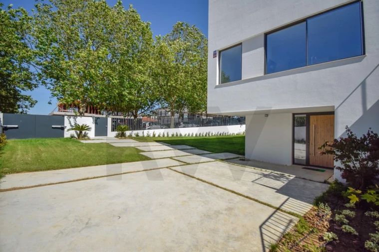 Moradia T5 para Venda em Barcarena Foto 3