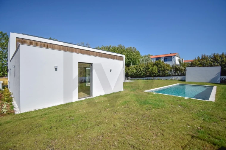 Moradia T5 para Venda em Barcarena Foto 36