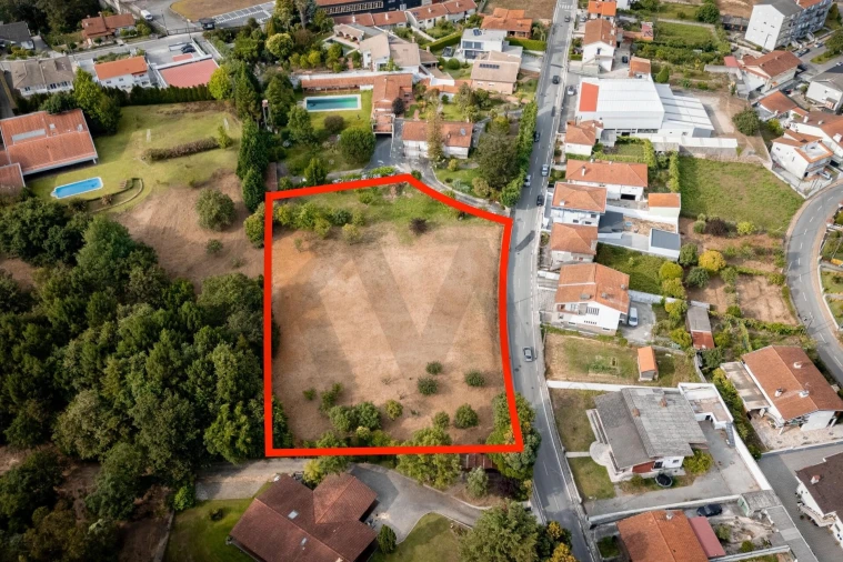 Moradia T6 para Venda em O. Azeméis, Riba-Ul, Ul, Macinhata Seixa, Madail Foto 1