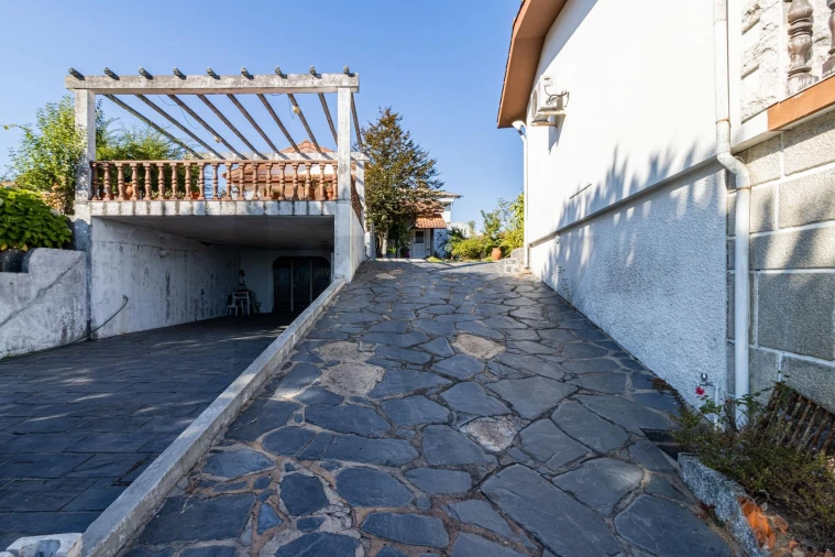 Moradia T6 para Venda em O. Azeméis, Riba-Ul, Ul, Macinhata Seixa, Madail Foto 14