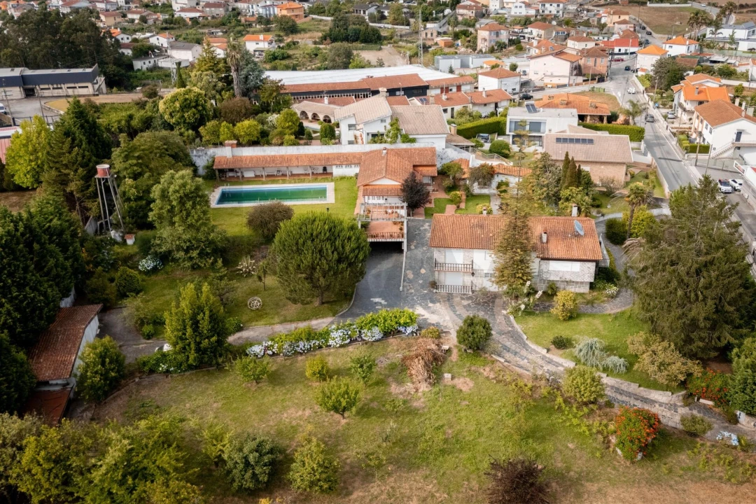 Moradia T6 para Venda em O. Azeméis, Riba-Ul, Ul, Macinhata Seixa, Madail Foto 3