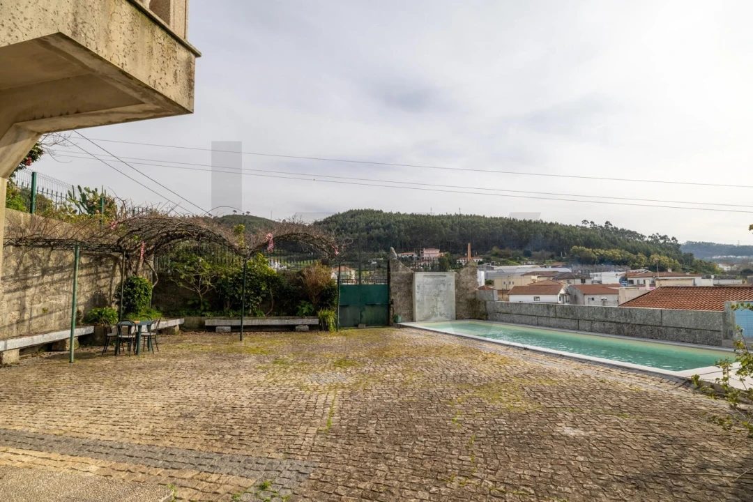 Moradia T4 para Venda em Vilarinho Foto 3