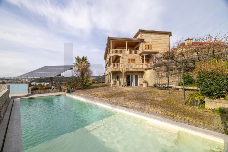 Moradia T4 para Venda em Vilarinho Foto 1