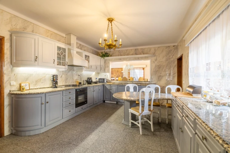 Moradia T4 para Venda em Vilarinho Foto 6