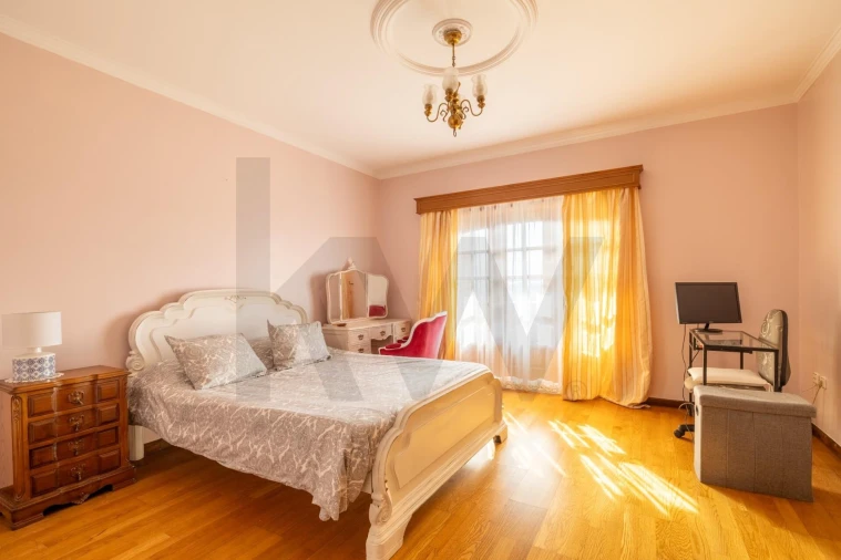 Moradia T4 para Venda em Vilarinho Foto 9