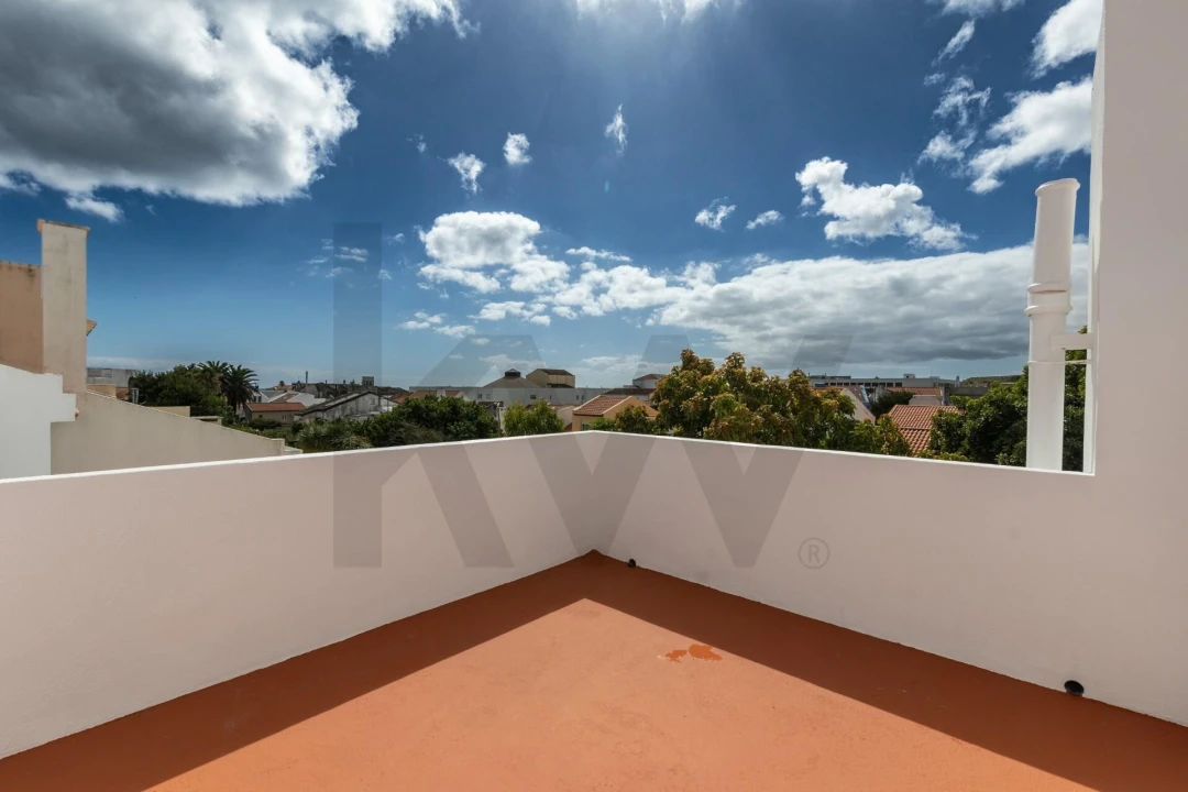 Moradia T4 para Venda em Ponta Delgada (São José) Foto 27