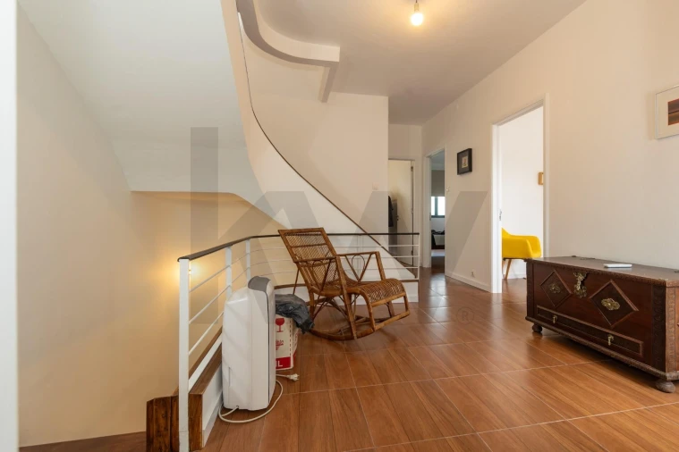 Moradia T4 para Venda em Ponta Delgada (São José) Foto 13