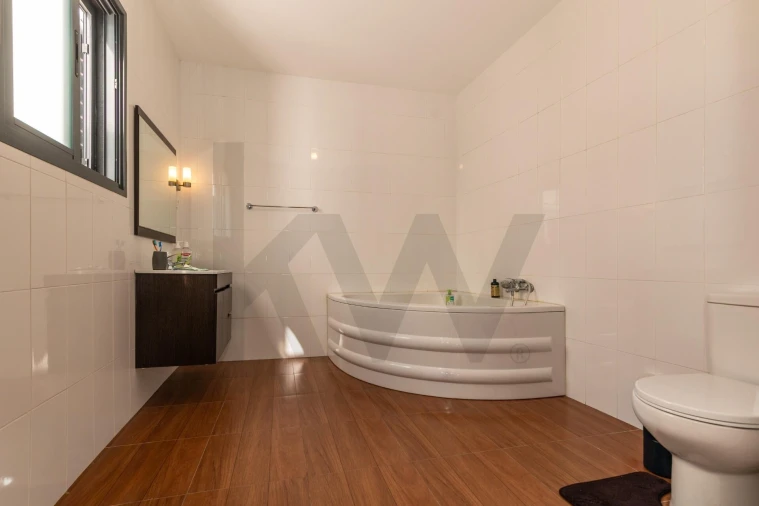 Moradia T4 para Venda em Ponta Delgada (São José) Foto 14