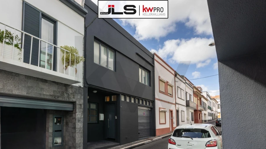 Moradia T4 para Venda em Ponta Delgada (São José) Foto 1