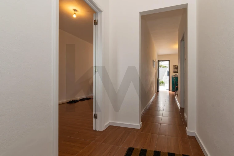 Moradia T4 para Venda em Ponta Delgada (São José) Foto 7