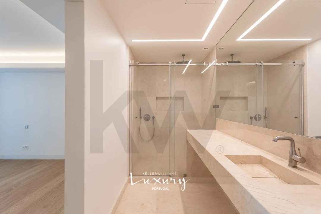 Apartamento T4 para Venda em Alvalade Foto 18