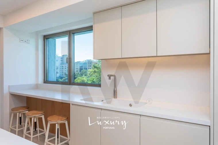 Apartamento T4 para Venda em Alvalade Foto 11