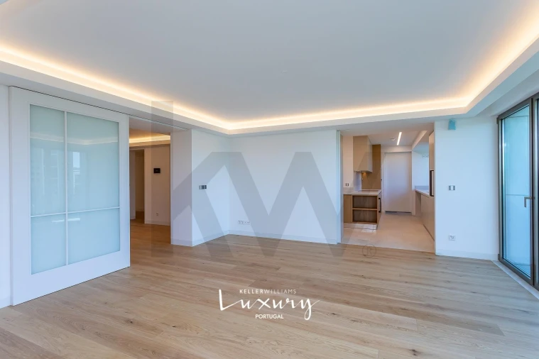 Apartamento T4 para Venda em Alvalade Foto 9