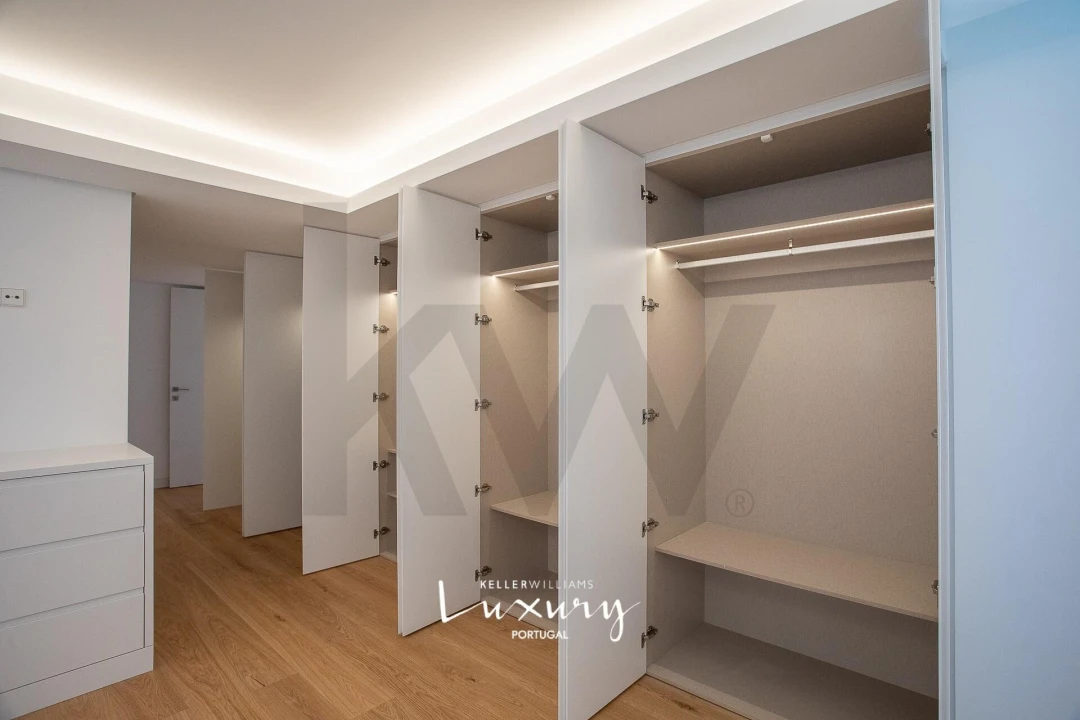 Apartamento T4 para Venda em Alvalade Foto 17