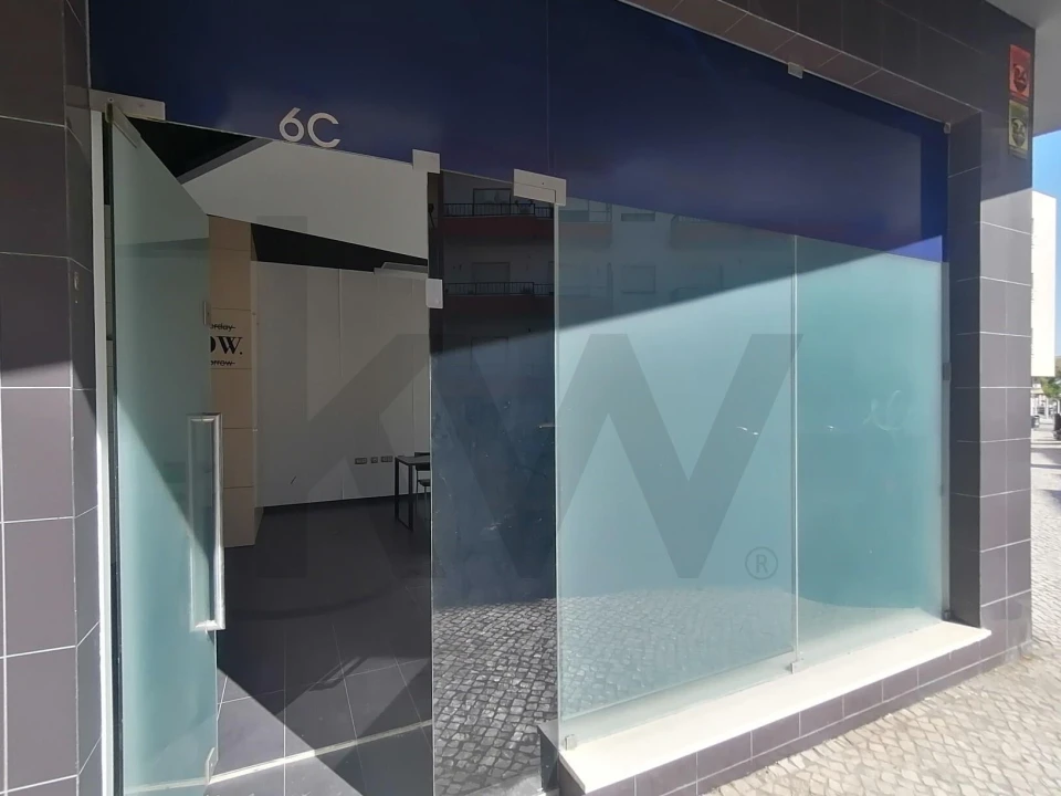 Loja para Arrendamento em São João Baptista Foto 11