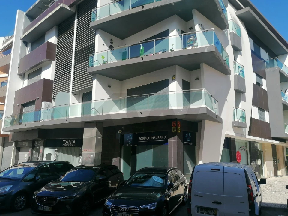 Loja para Arrendamento em São João Baptista Foto 12