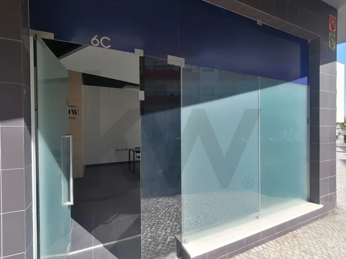 Loja para Arrendamento em São João Baptista Foto 11