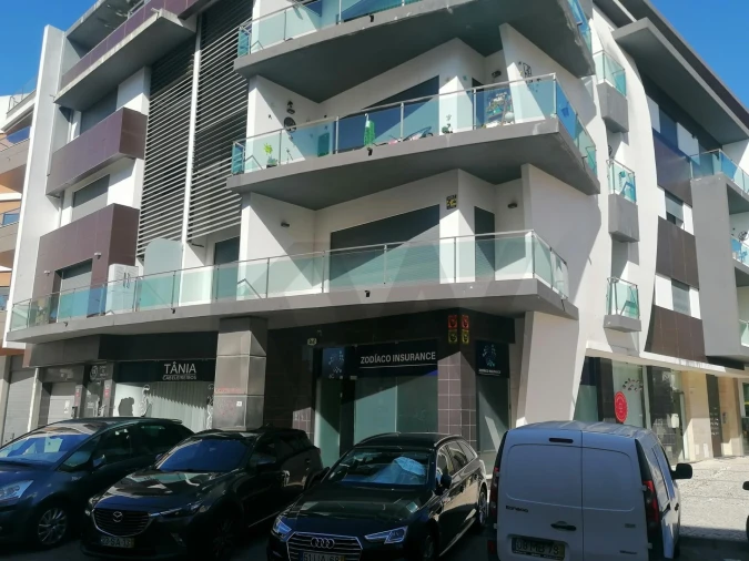 Loja para Arrendamento em São João Baptista Foto 12