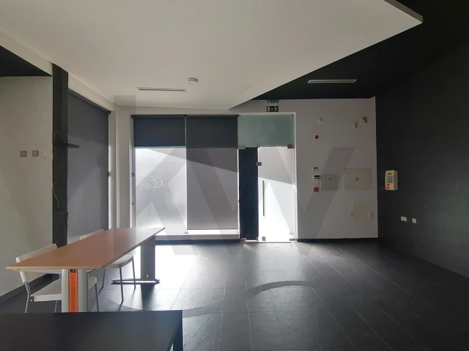 Loja para Arrendamento em São João Baptista Foto 3