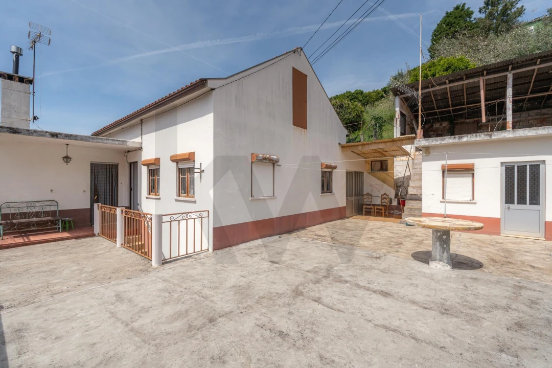 Moradia T3 para Venda em Miranda do Corvo Foto 1