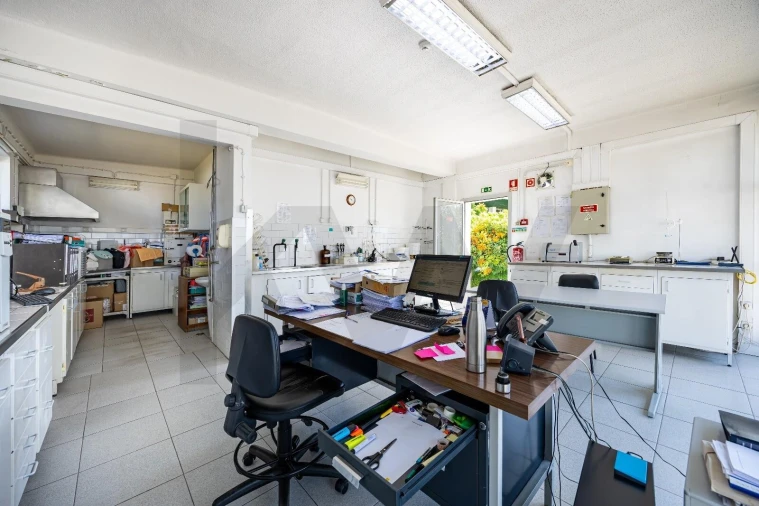 Armazém para Venda em Seixal, Arrentela e Aldeia de Paio Pires Foto 32