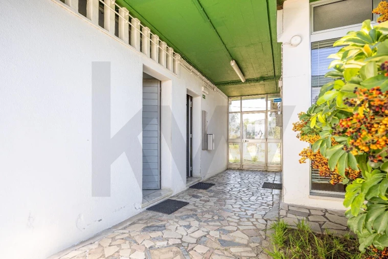 Armazém para Venda em Seixal, Arrentela e Aldeia de Paio Pires Foto 24