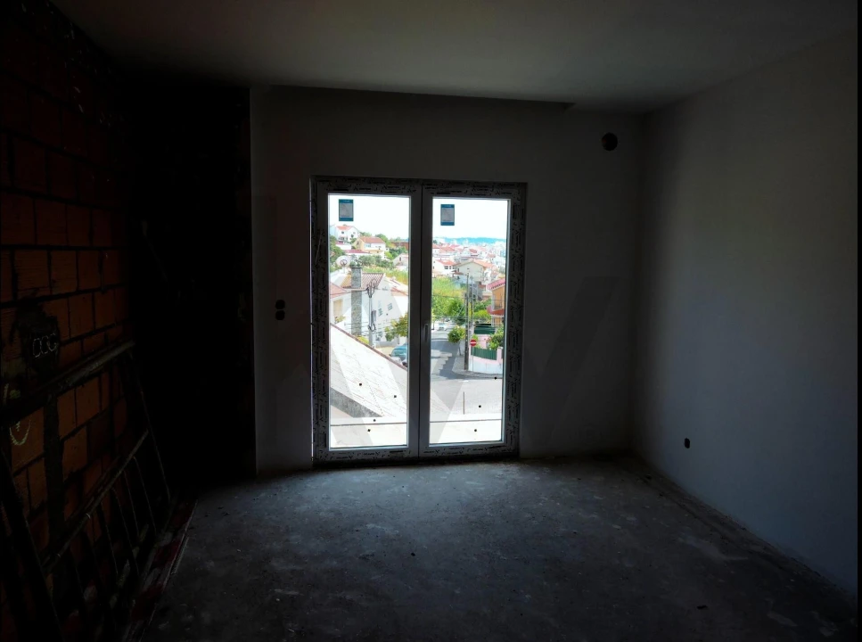 Moradia T4 para Venda em Pontinha e Famões Foto 13