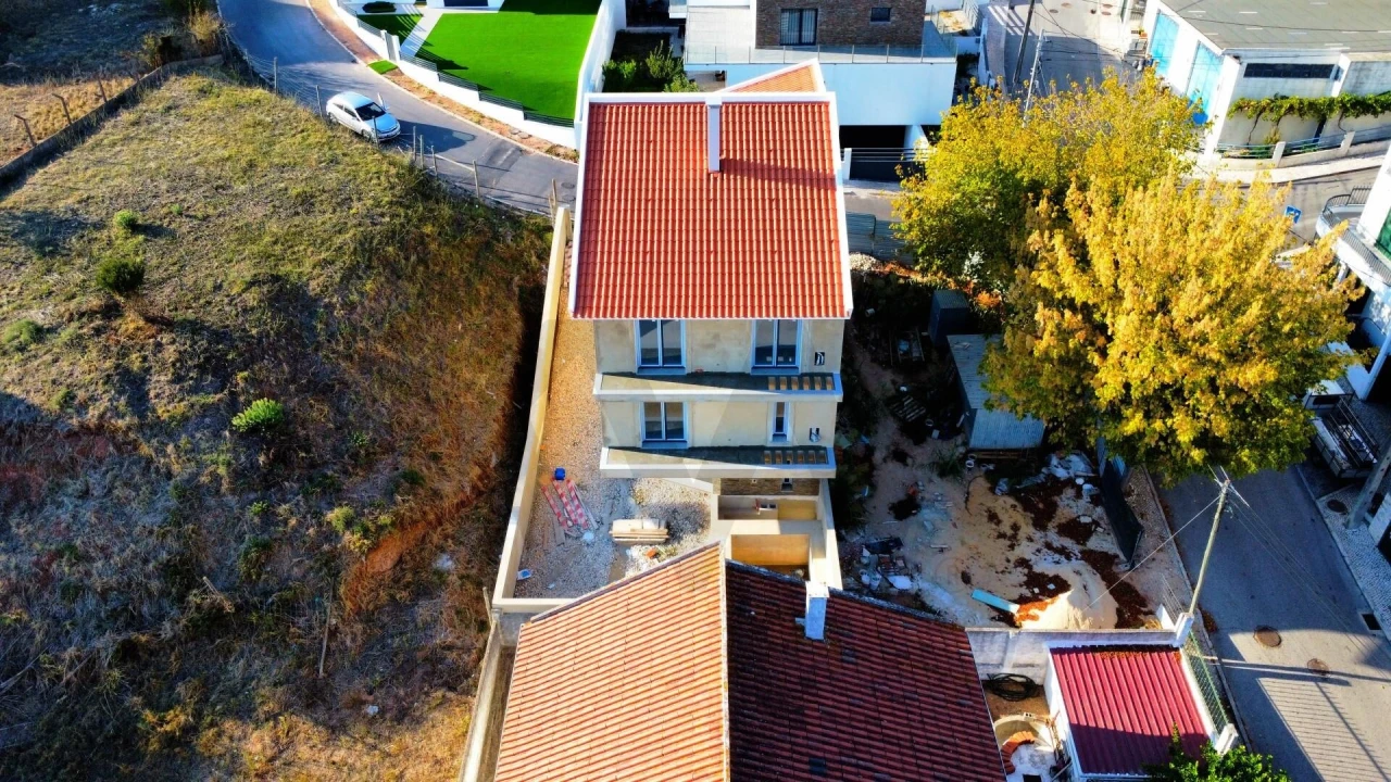 Moradia T4 para Venda em Pontinha e Famões Foto 4