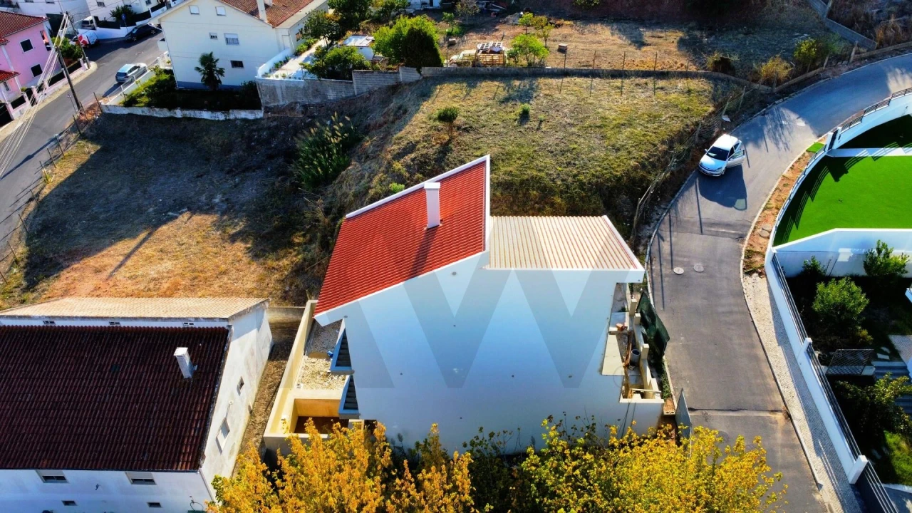 Moradia T4 para Venda em Pontinha e Famões Foto 5