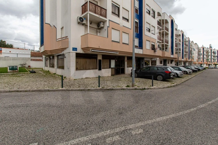 Negócio para Venda em Alverca do Ribatejo e Sobralinho Foto 1