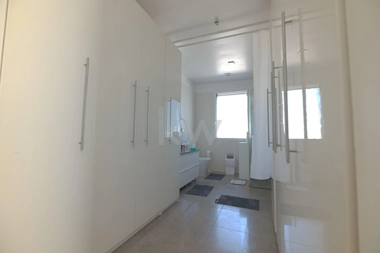 Moradia T4 para Venda em Sarilhos Grandes Foto 15