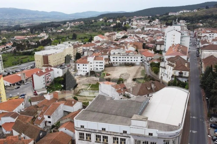 Moradia T12 para Venda em Tortosendo Foto 32