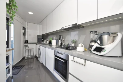 Apartamento T2 para Venda em Carcavelos e Parede