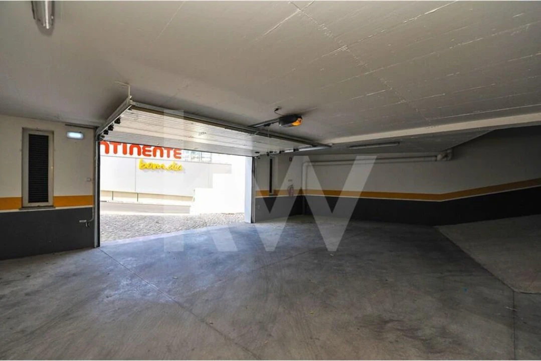 Apartamento T2 para Venda em Carcavelos e Parede Foto 23